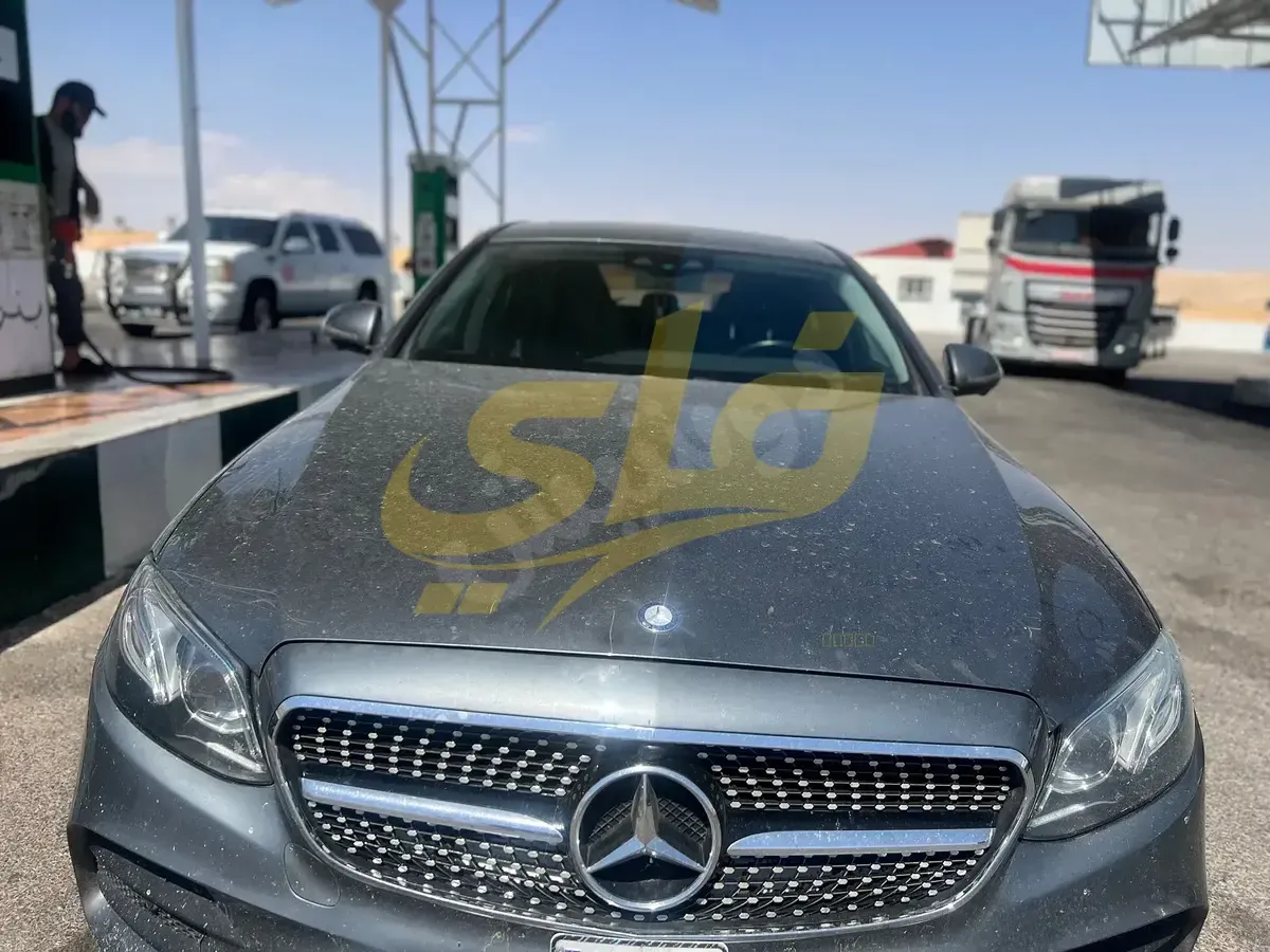 مرسيدس بنز E300 سيدان موديل 2018 لون رمادي في دمشق